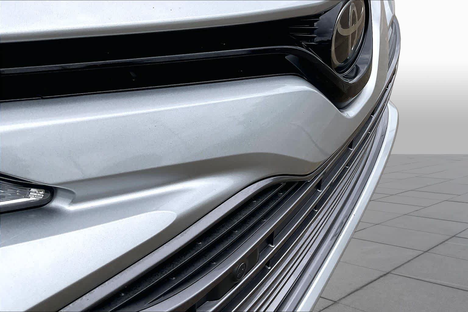 Used 2018 Toyota Camry XLE FWD image 30
