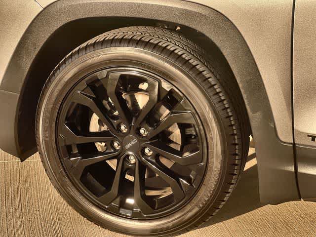 Used 2020 GMC Terrain SLE w/ Driver Convenience Package FWD image 9