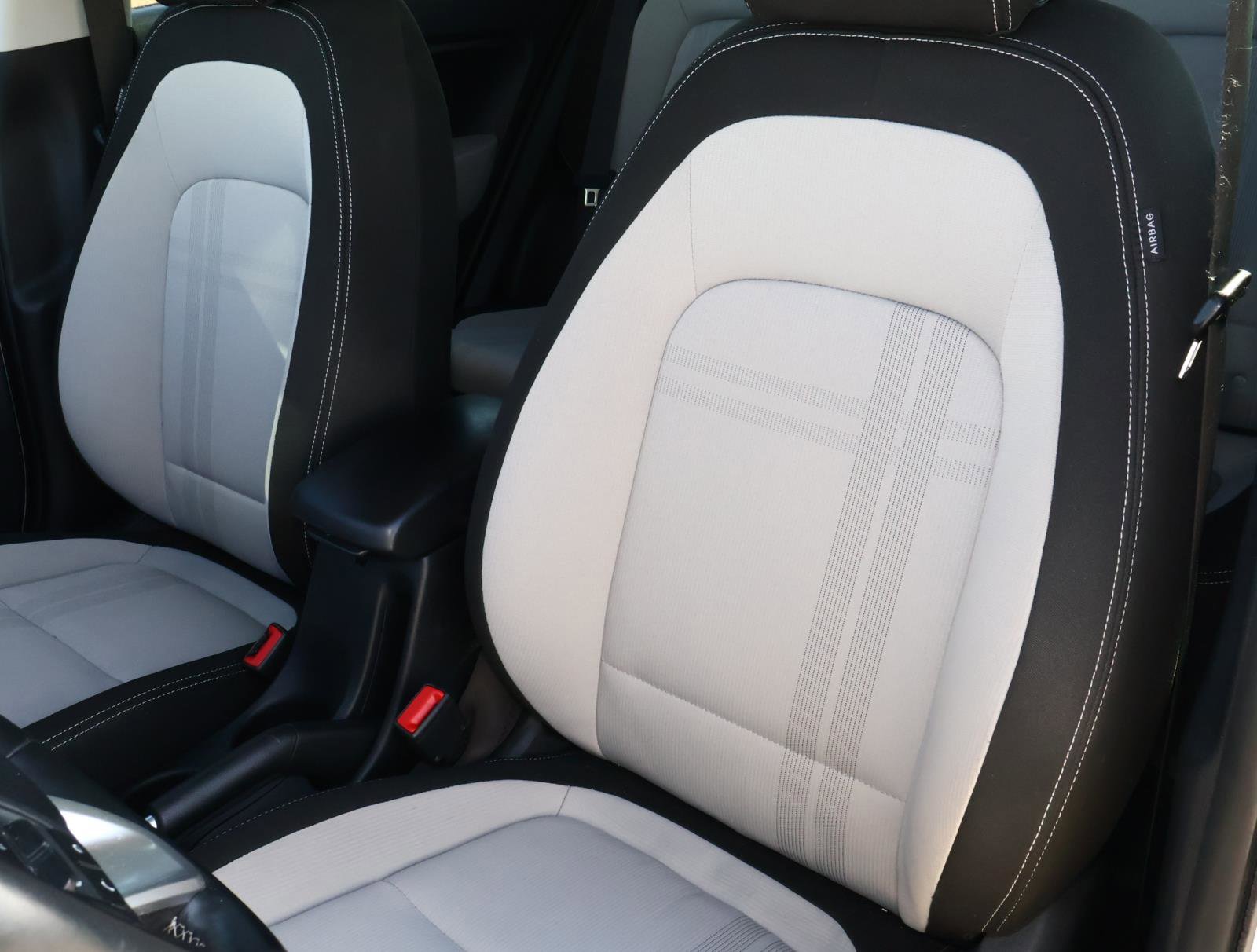 Used 2021 Hyundai Venue SEL w/ Premium Package image 13