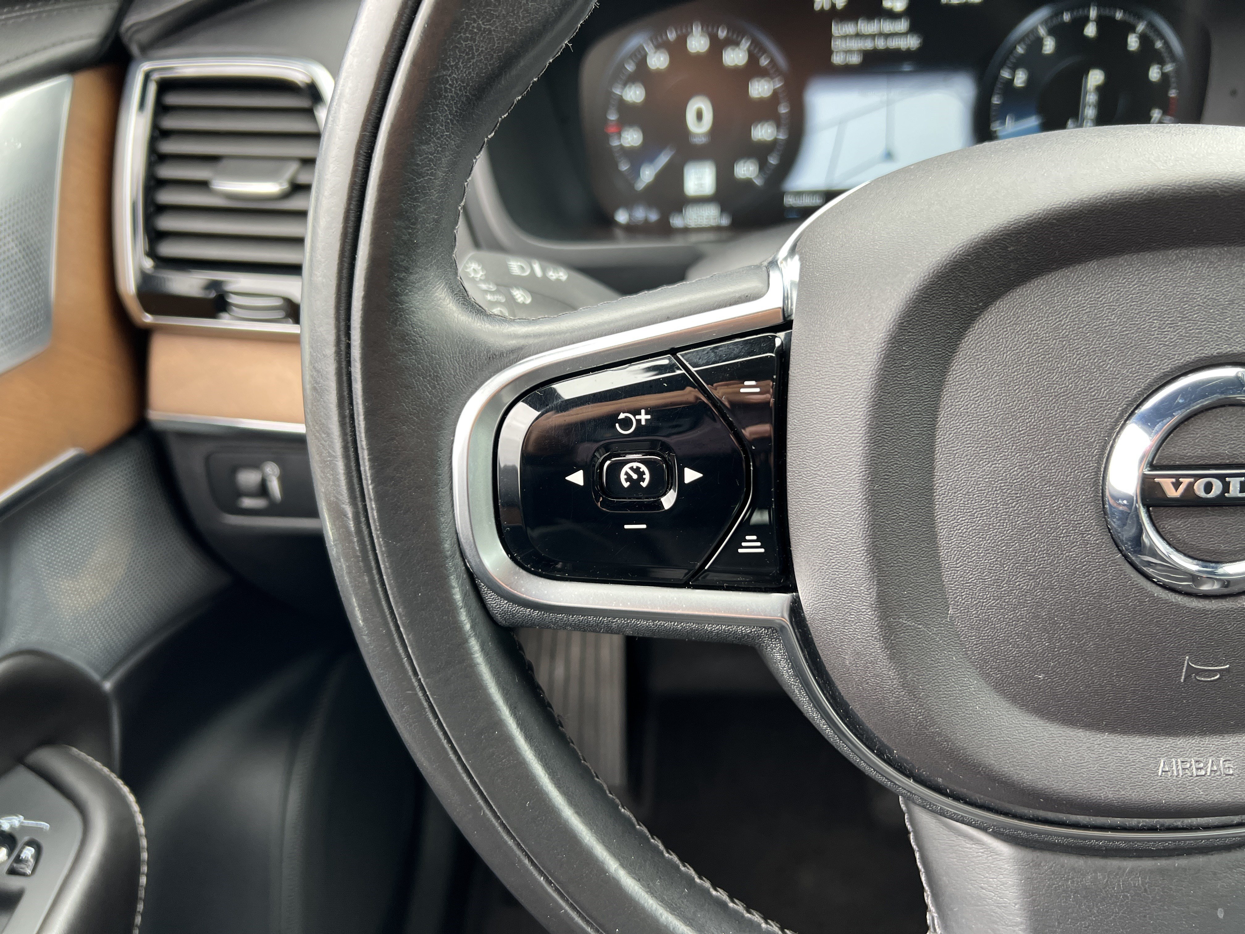 Used 2016 Volvo XC90 T6 Inscription w/ Vision Package AWD/4WD image 30