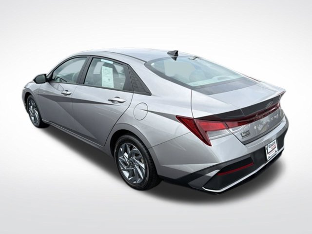 Used 2024 Hyundai Elantra SEL FWD image 4