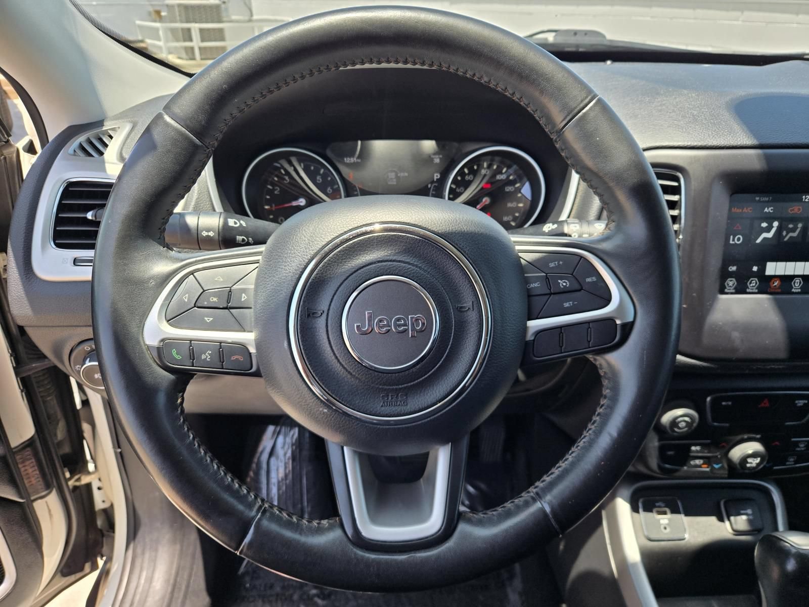 Used 2018 Jeep Compass Latitude w/ Popular Equipment Group FWD image 18