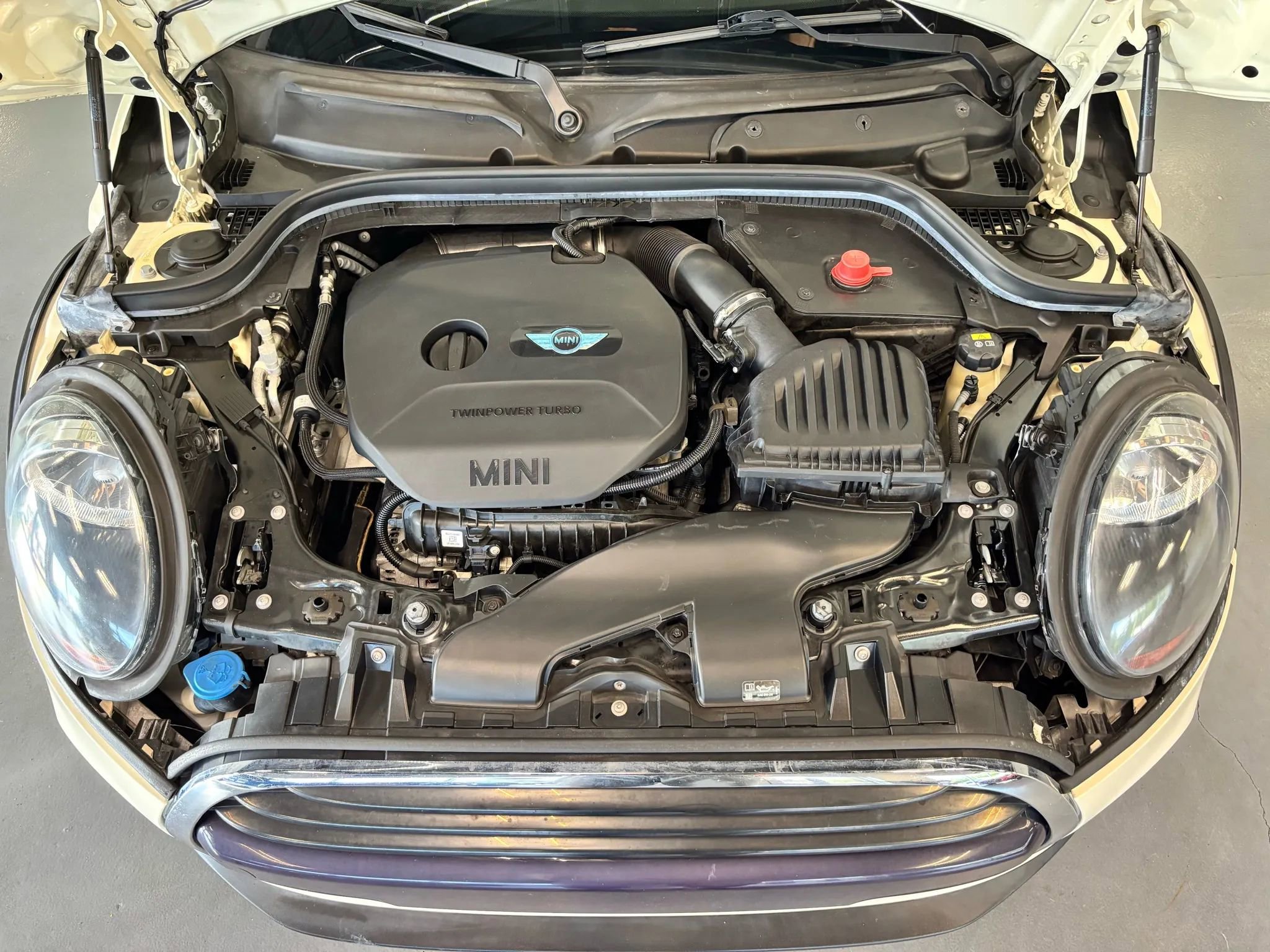 Used 2019 MINI Cooper 2-Door Hardtop w/ Signature Upholstery Package image 33
