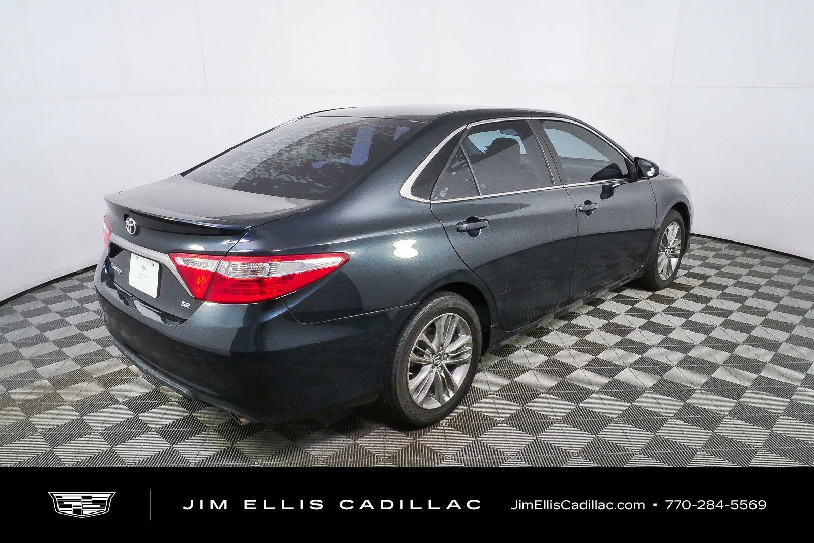 Used 2017 Toyota Camry SE FWD image 3