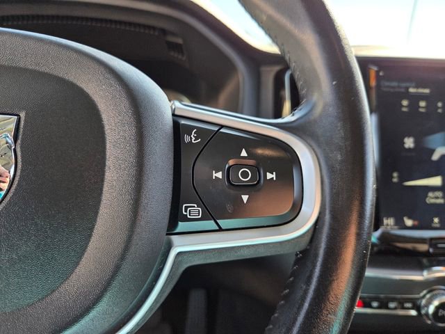Used 2020 Volvo XC60 T5 Momentum w/ Protection Package image 26