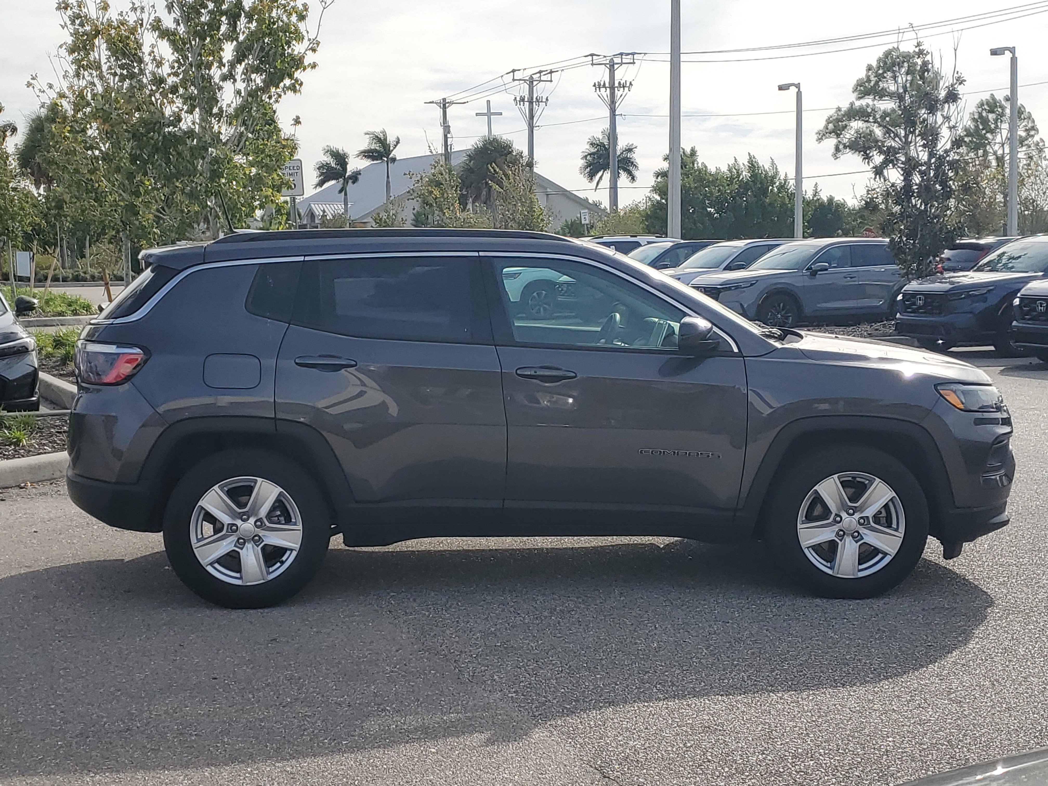 Used 2022 Jeep Compass Latitude w/ Sun and Sound Group image 3