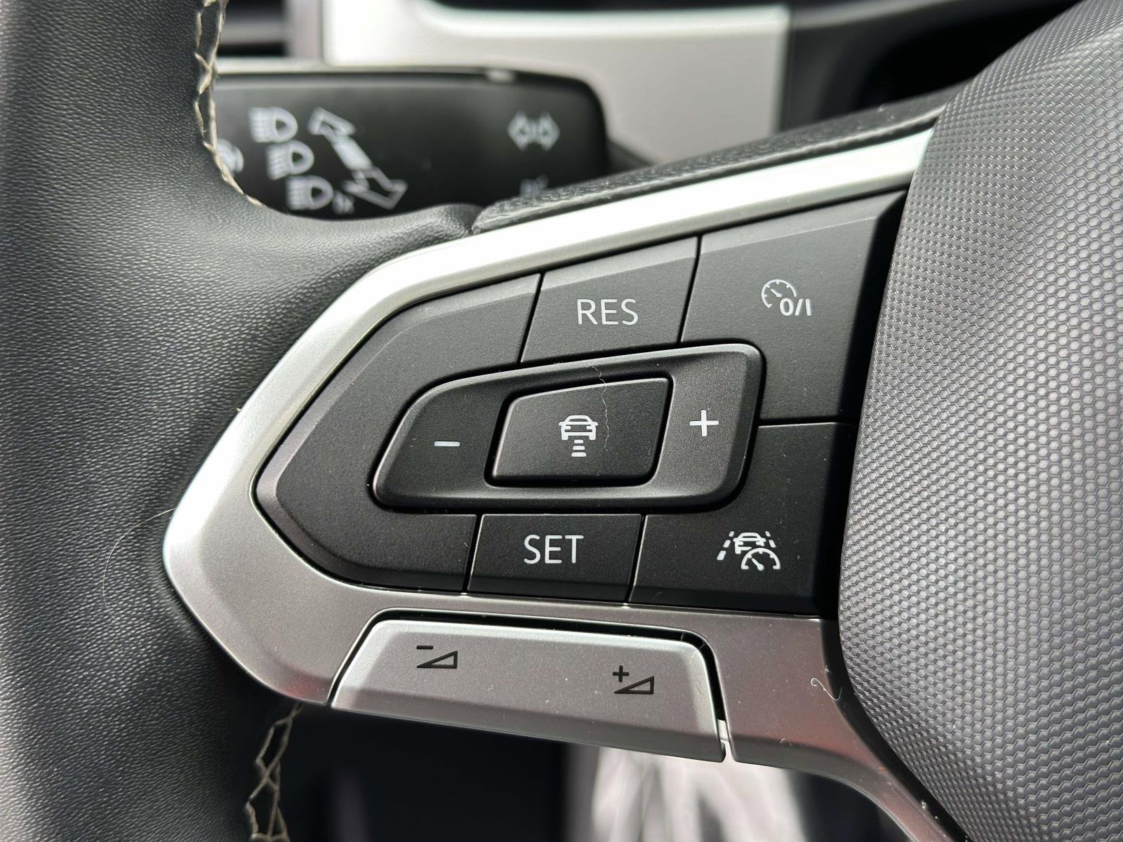 Used 2023 Volkswagen Atlas Cross Sport SEL image 15