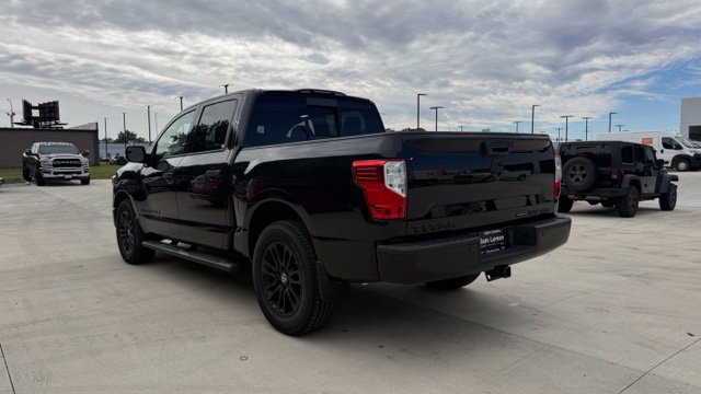 Used 2019 Nissan Titan SV w/ SV Convenience Package AWD/4WD image 5