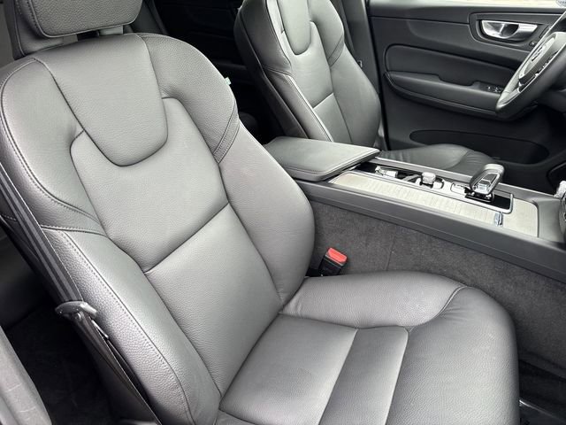 Used 2025 Volvo XC60 B5 Plus AWD/4WD image 11