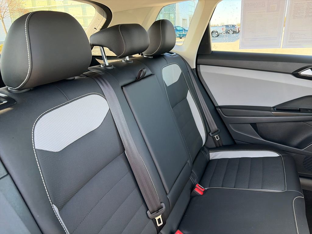 Used 2022 Volkswagen Taos SEL image 35