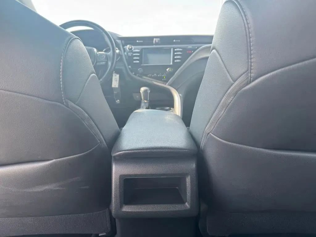 Used 2018 Toyota Camry SE FWD image 19
