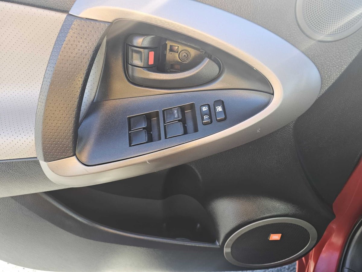 Used 2008 Toyota RAV4 Limited AWD/4WD image 12