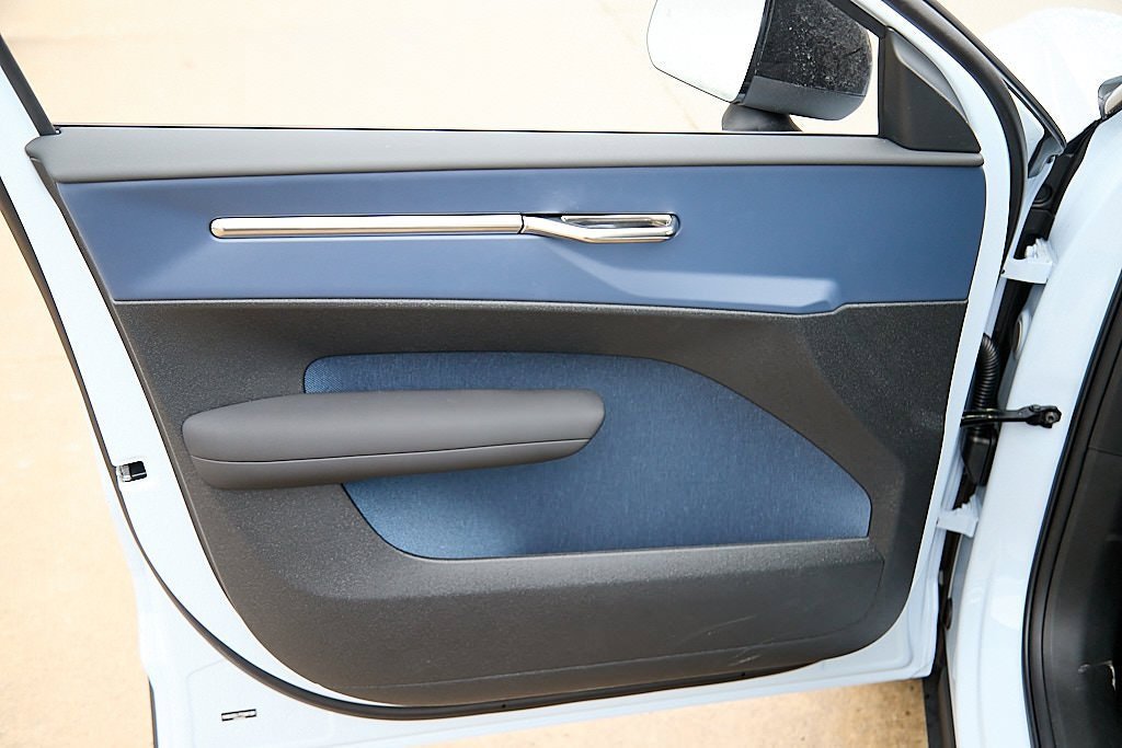 New 2026 Volvo EX30 Cross Country Ultra image 10