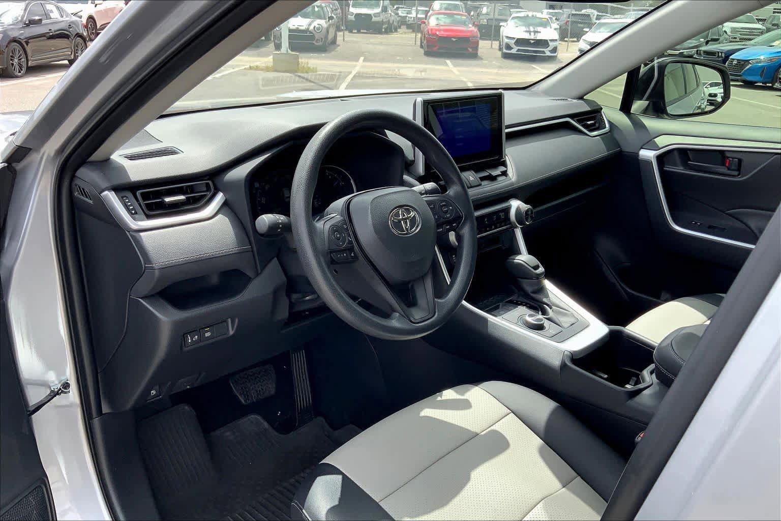 Used 2025 Toyota RAV4 LE AWD/4WD image 17