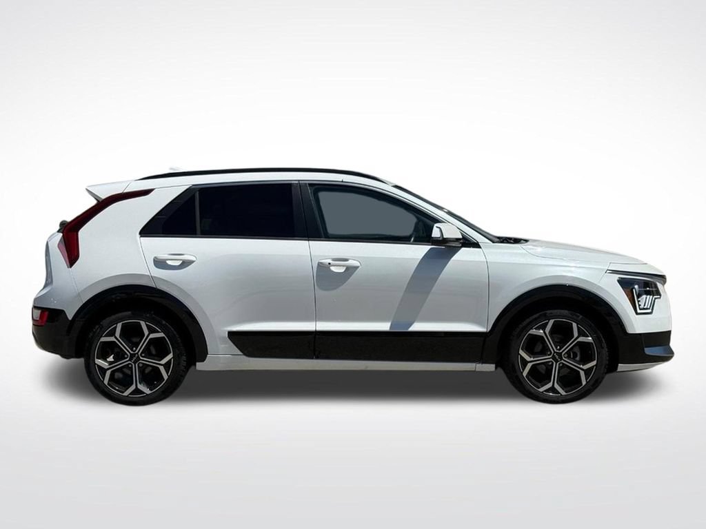 Used 2023 Kia Niro EX Touring FWD video 2