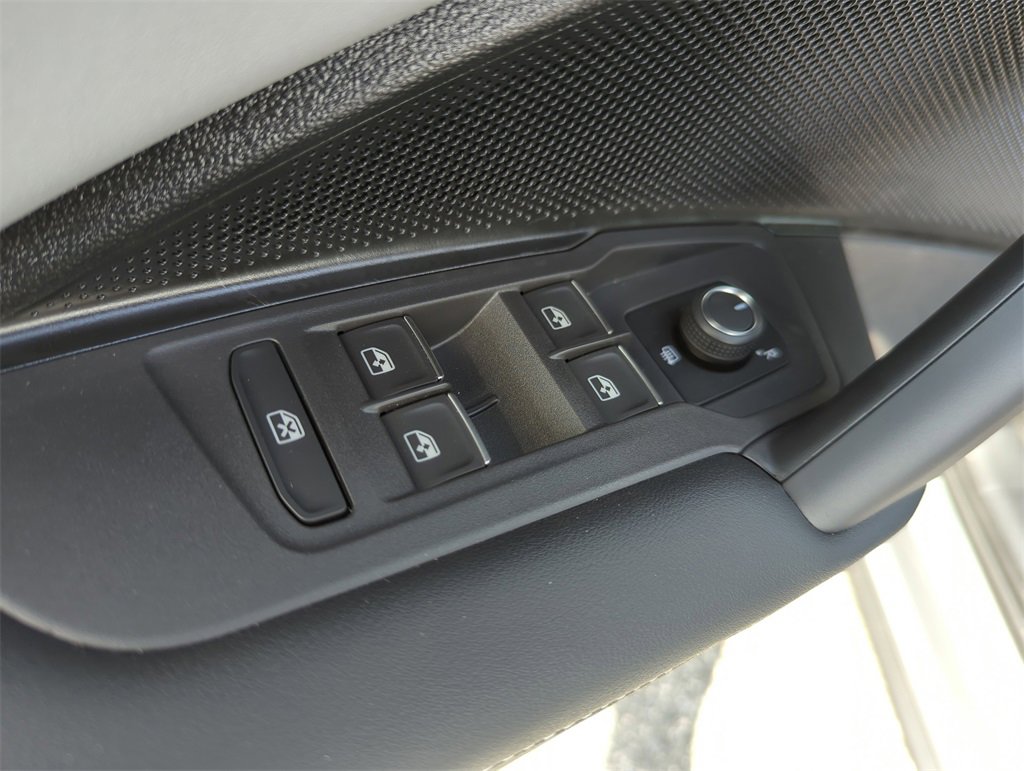 New 2026 Volkswagen Tiguan SE image 27