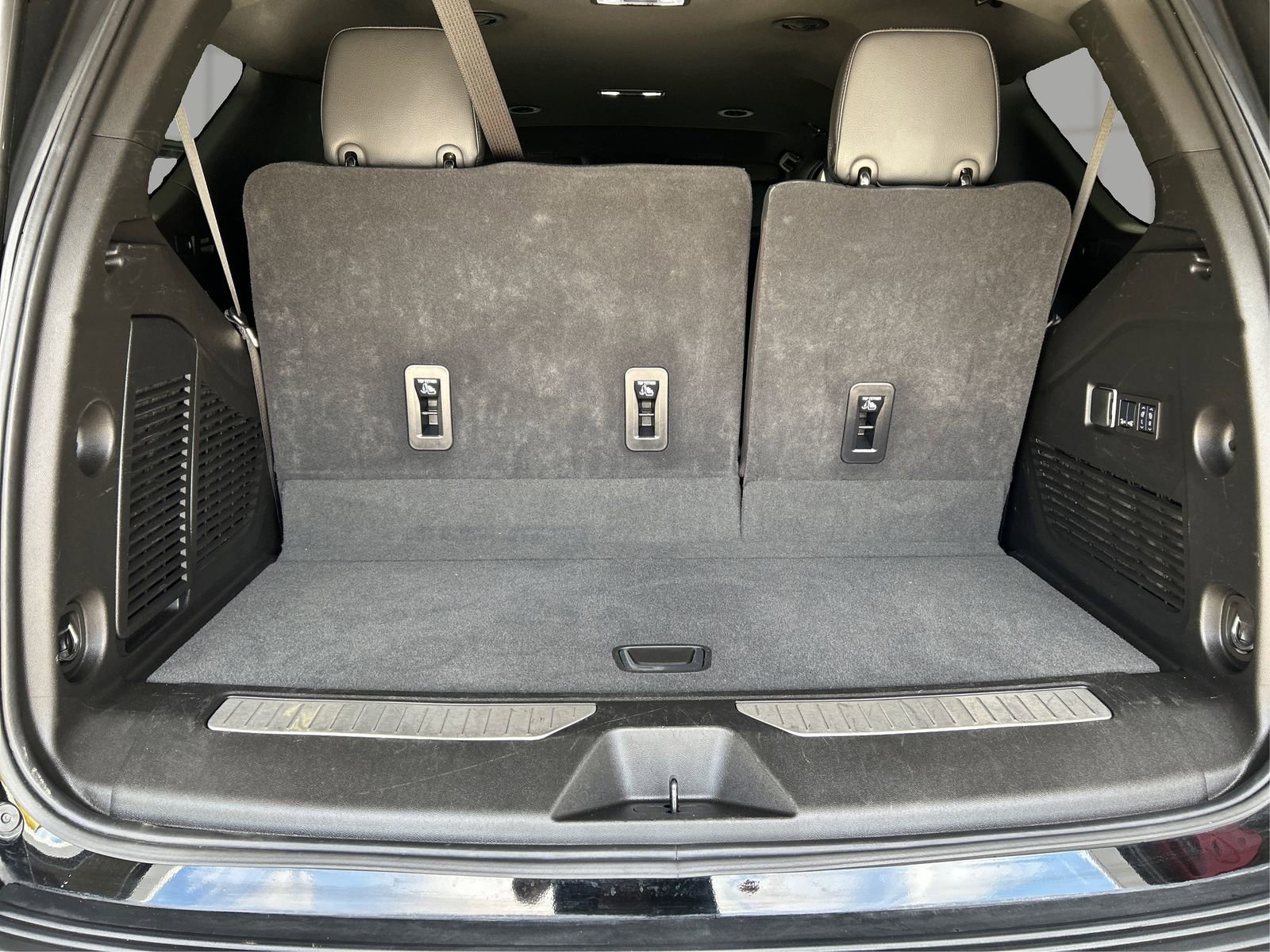 Used 2025 GMC Yukon Denali AWD/4WD image 11