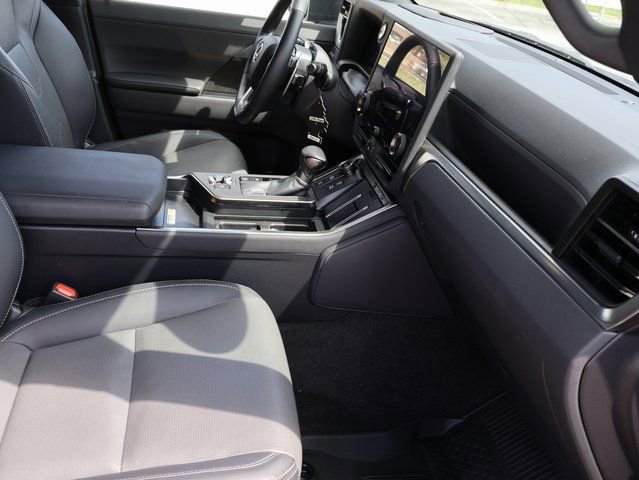 Used 2024 Lexus GX 550 w/ Accessory Package (2T) AWD/4WD image 13