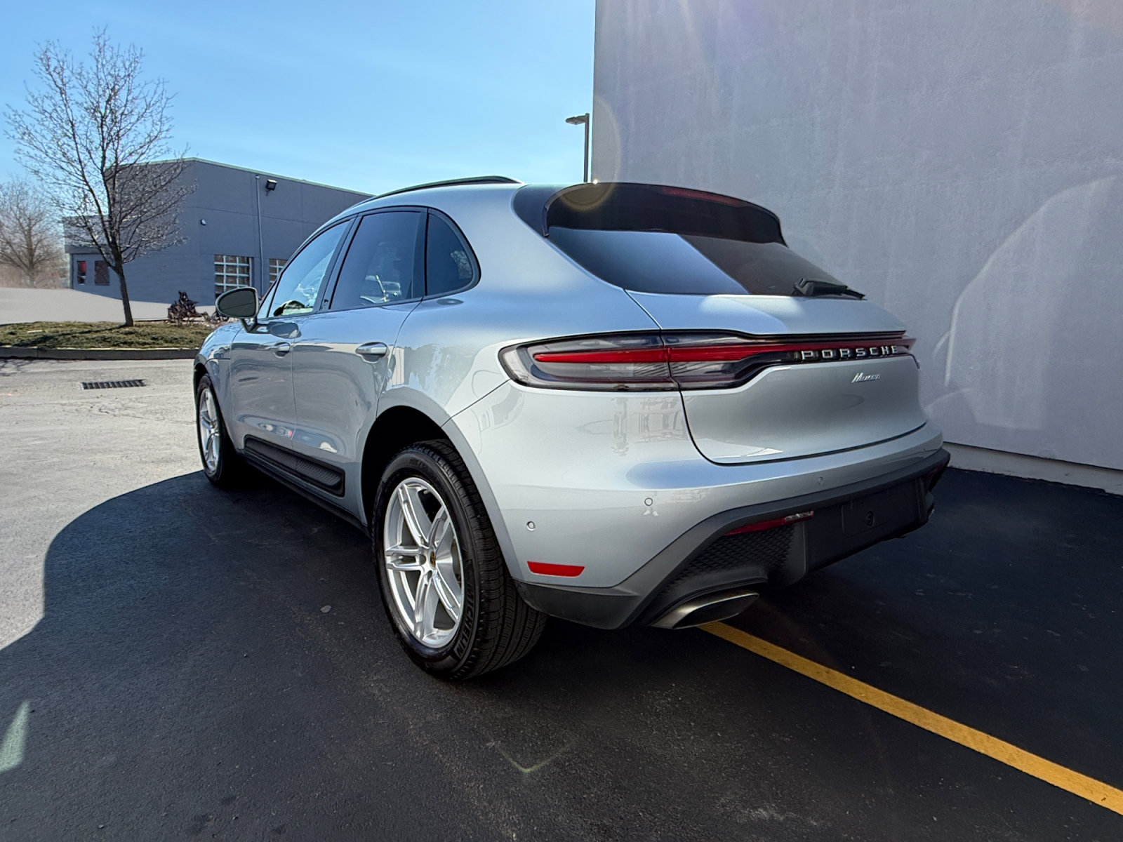 Used 2025 Porsche Macan AWD/4WD image 3