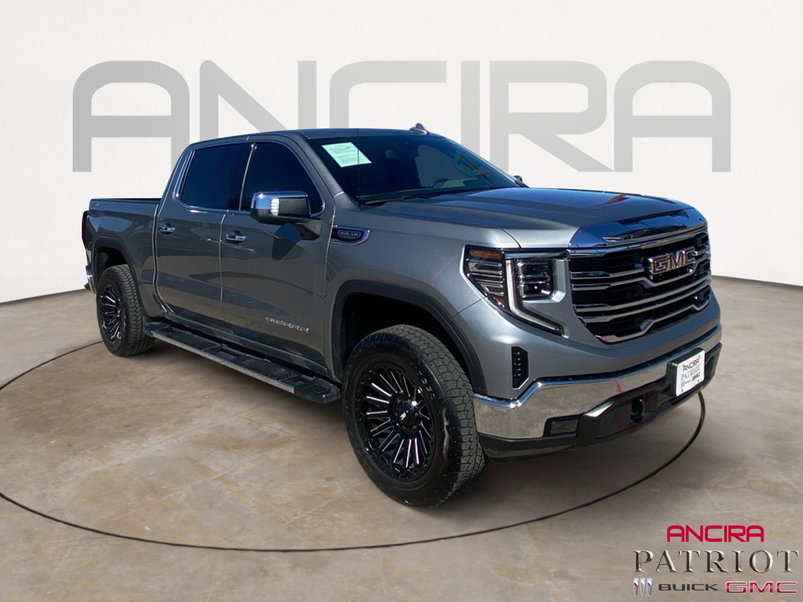 Used 2024 GMC Sierra 1500 SLT image 1