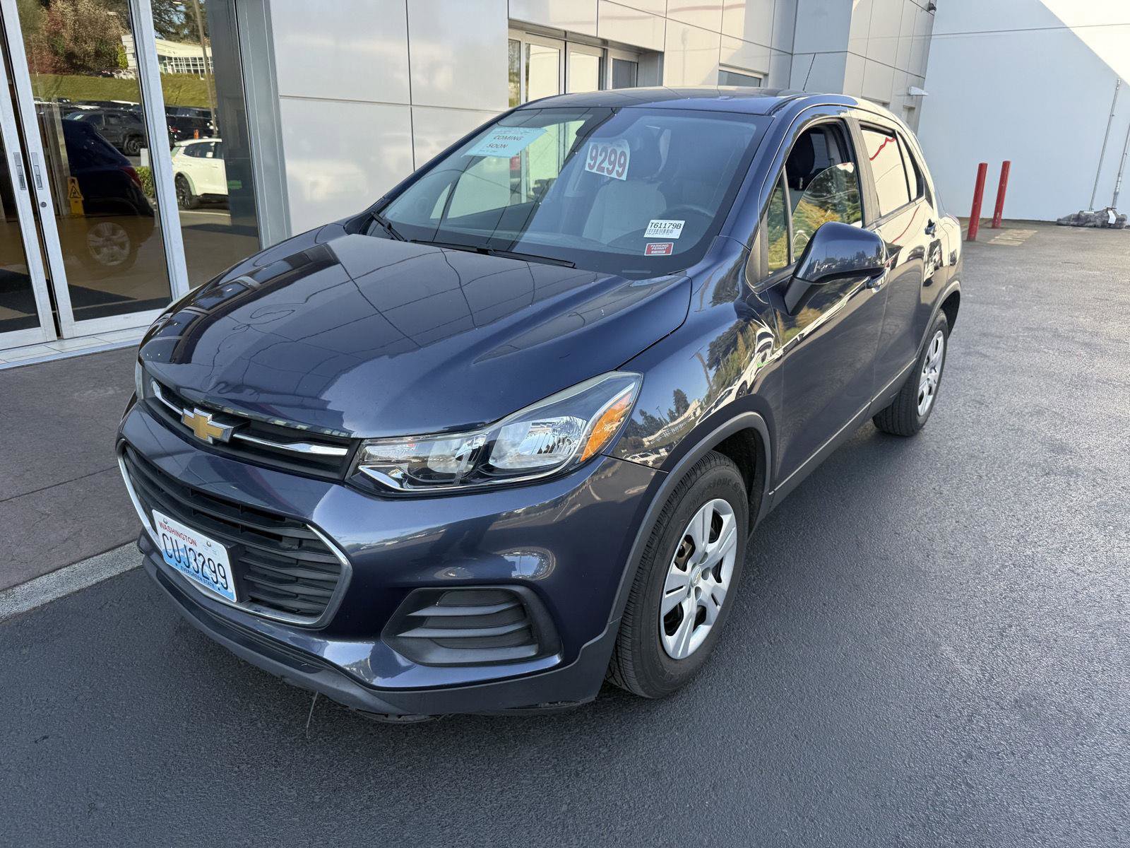 Used 2018 Chevrolet Trax LS w/ LPO, Cargo Package FWD image 1