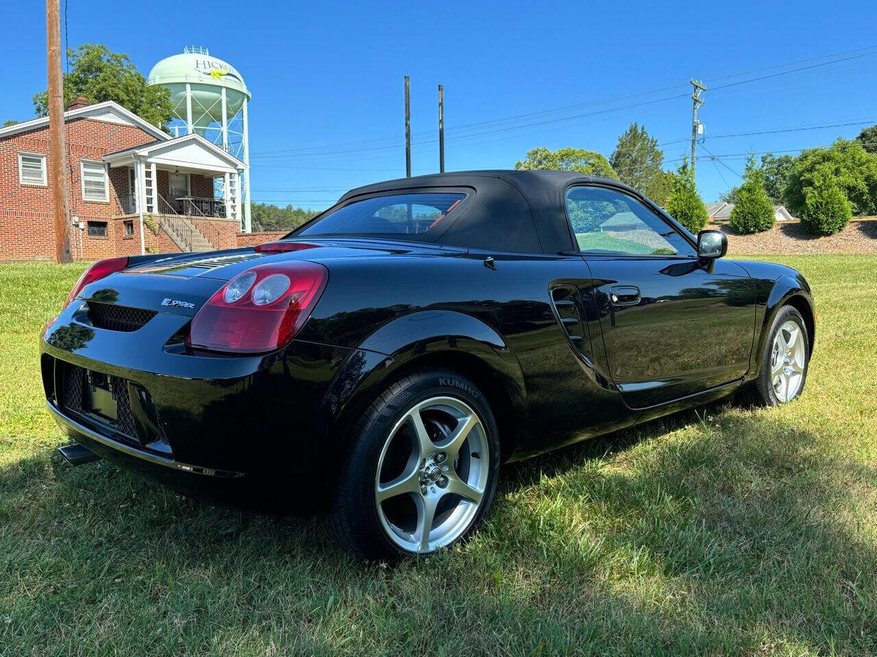 Used 2003 Toyota MR2 image 4