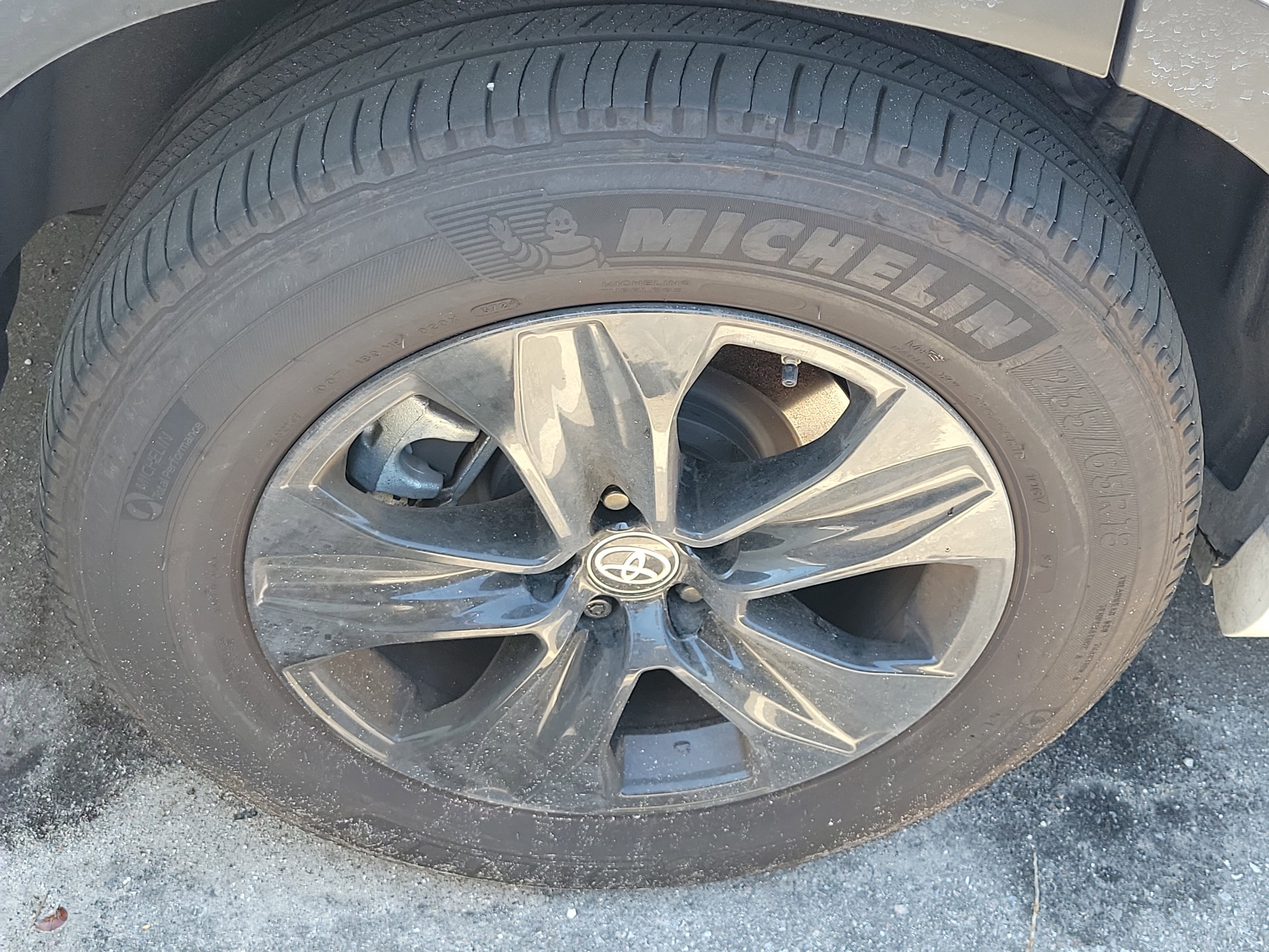 Used 2025 Toyota Highlander XLE AWD/4WD image 6