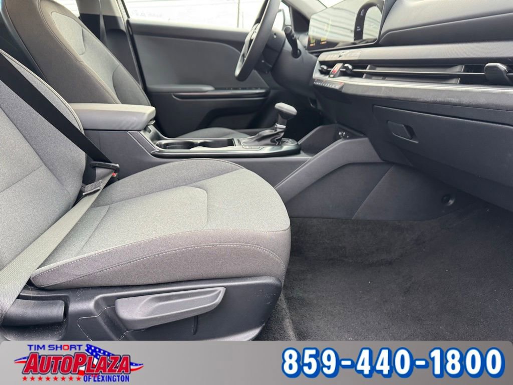 Used 2025 Kia K4 LXS image 37