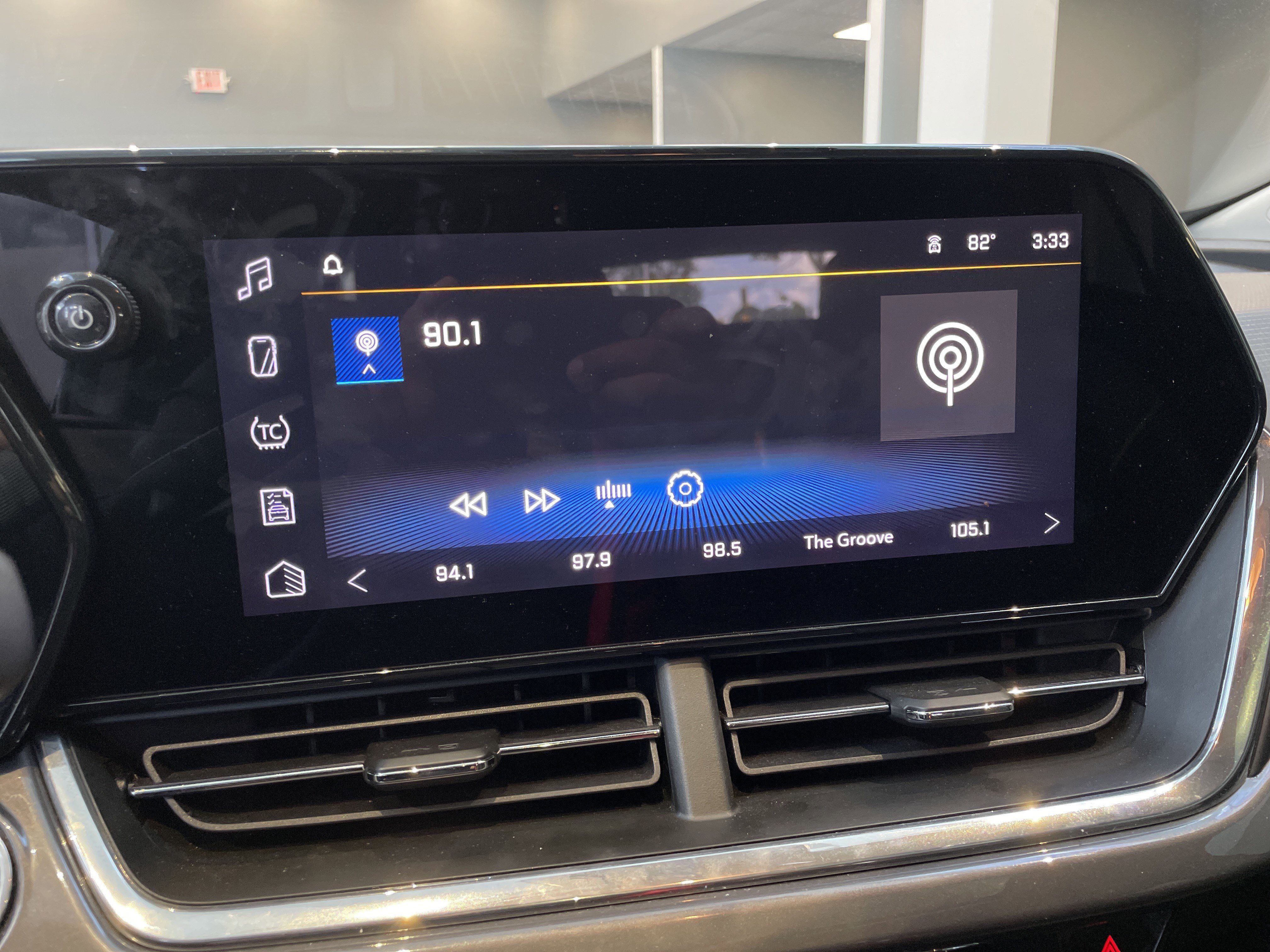 Used 2025 Chevrolet Trax ACTIV w/ Sunroof Package FWD image 24