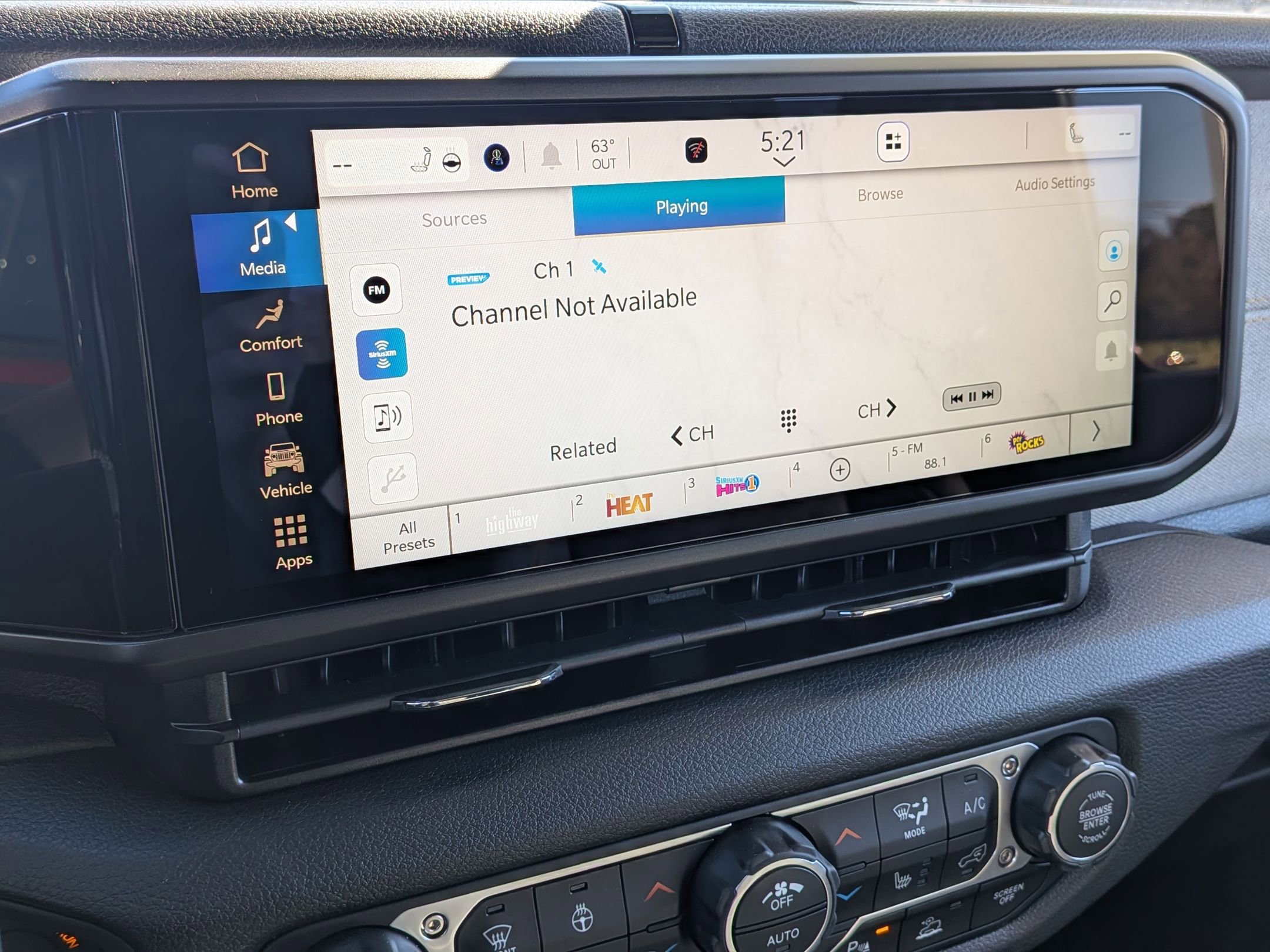 New 2025 Jeep Gladiator Sport image 17