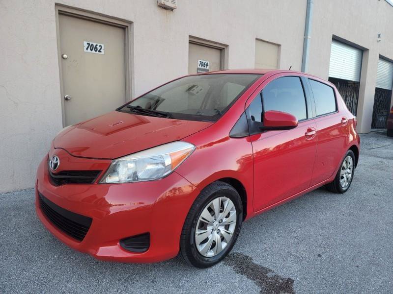 Used 2013 Toyota Yaris LE FWD image 3