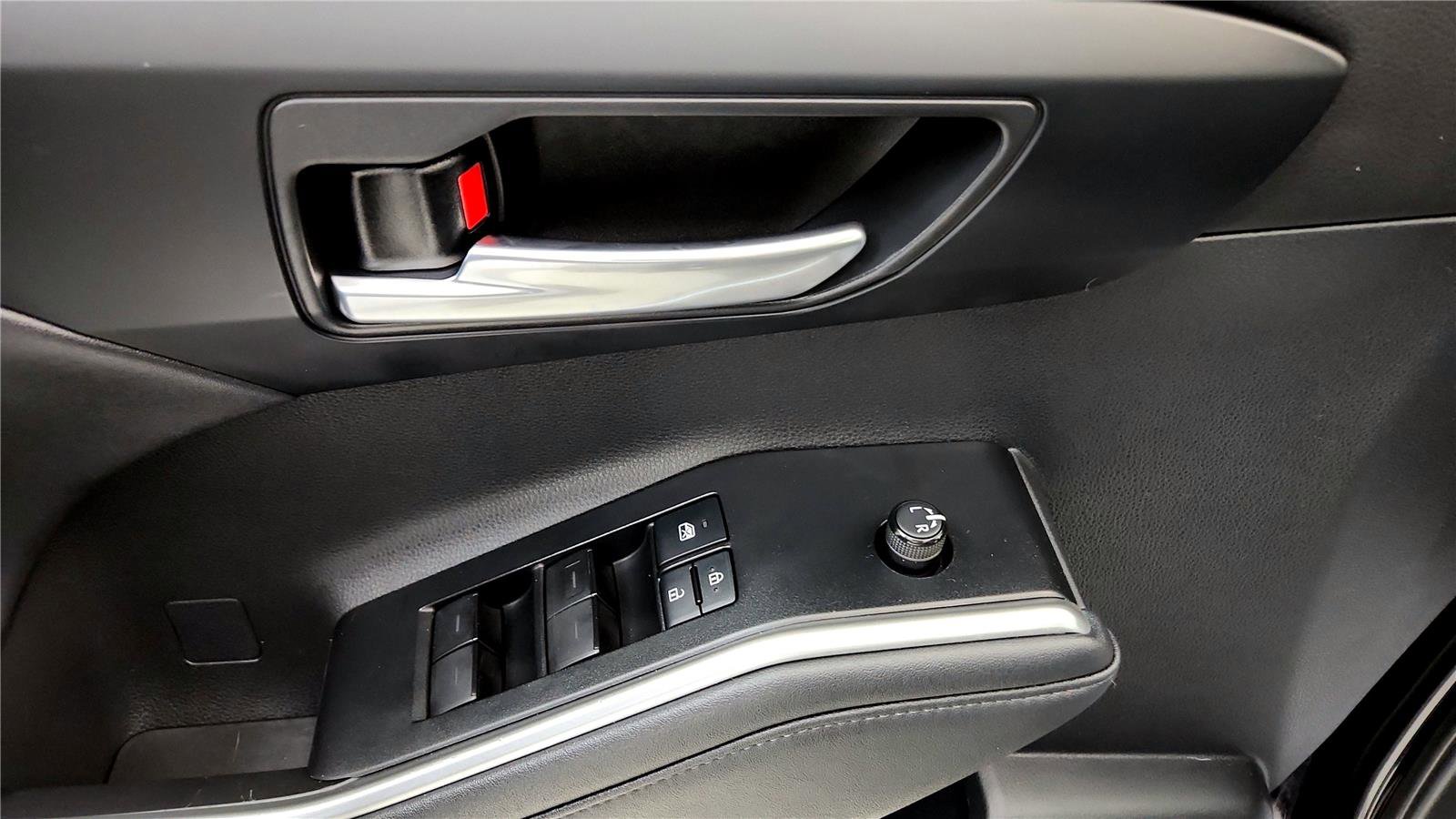 Used 2021 Toyota Highlander XLE image 20