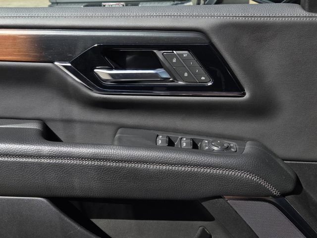 Used 2025 GMC Yukon Denali AWD/4WD image 36