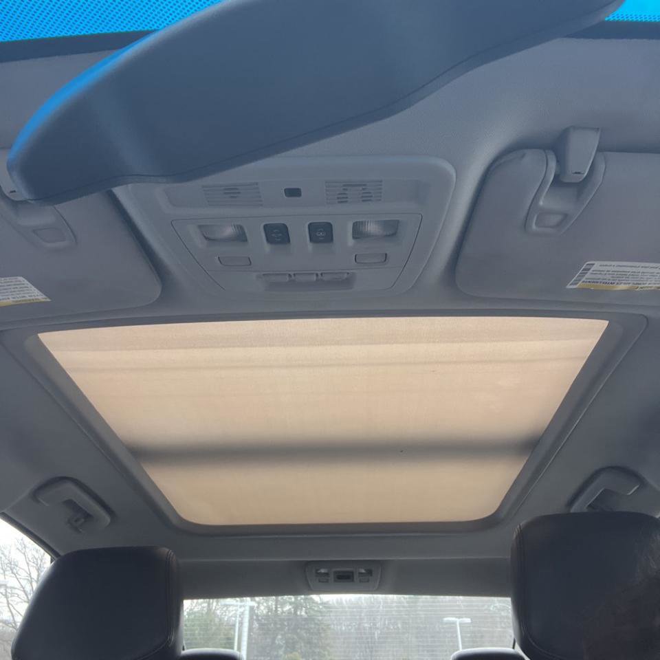 Used 2010 Cadillac CTS Premium image 22