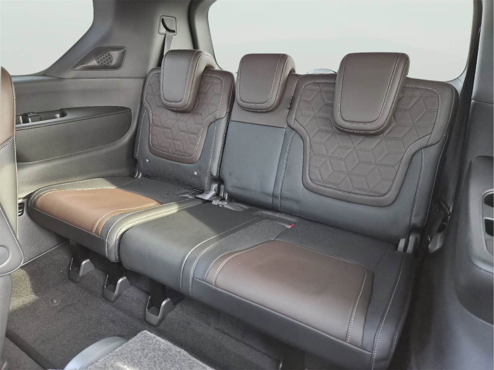 New 2025 Nissan Armada Platinum Reserve image 13