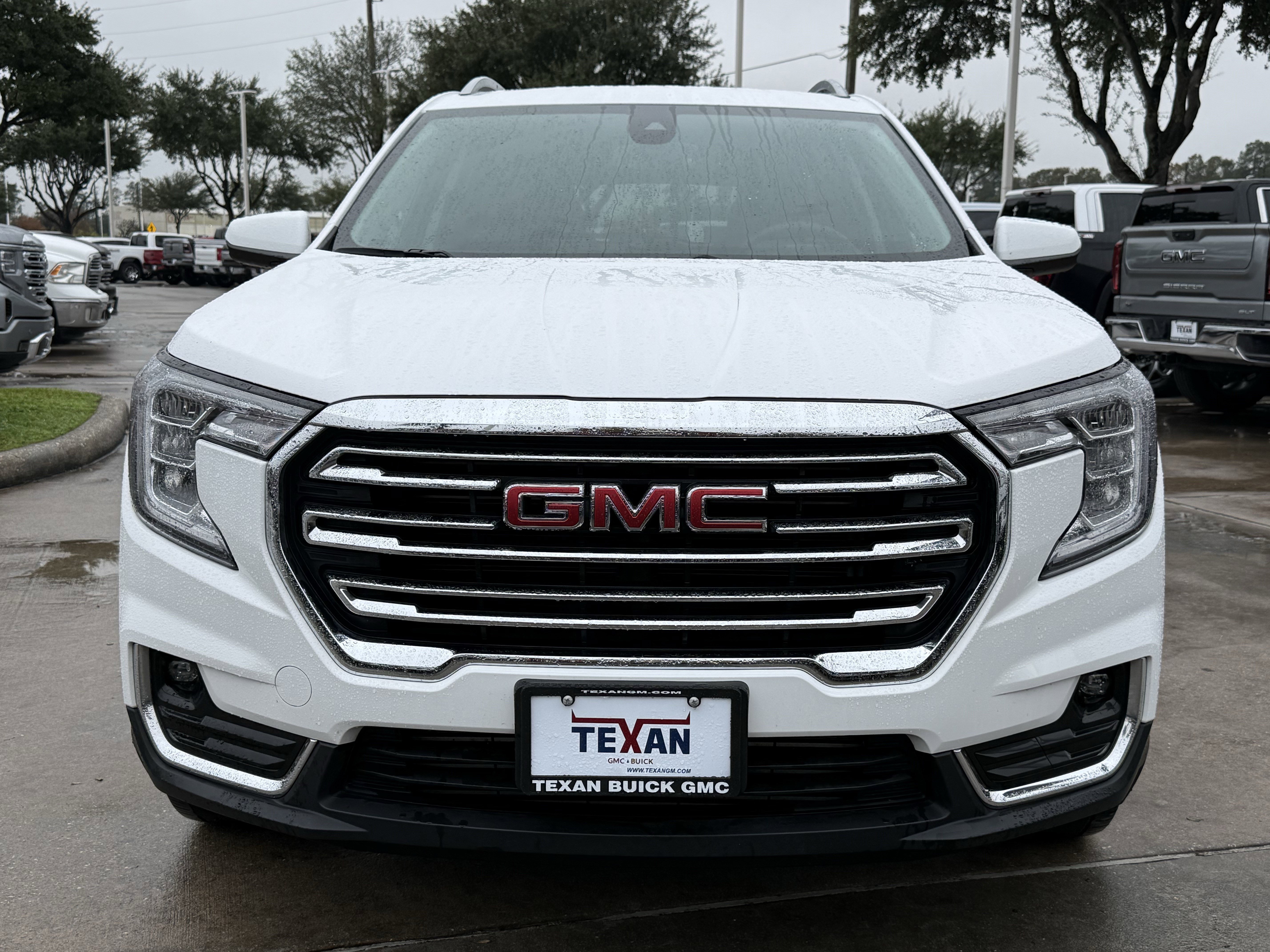 Used 2024 GMC Terrain SLT image 10