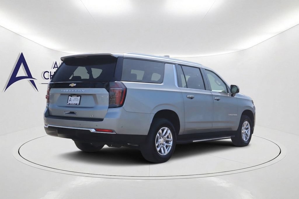 Used 2025 Chevrolet Suburban LT AWD/4WD image 4