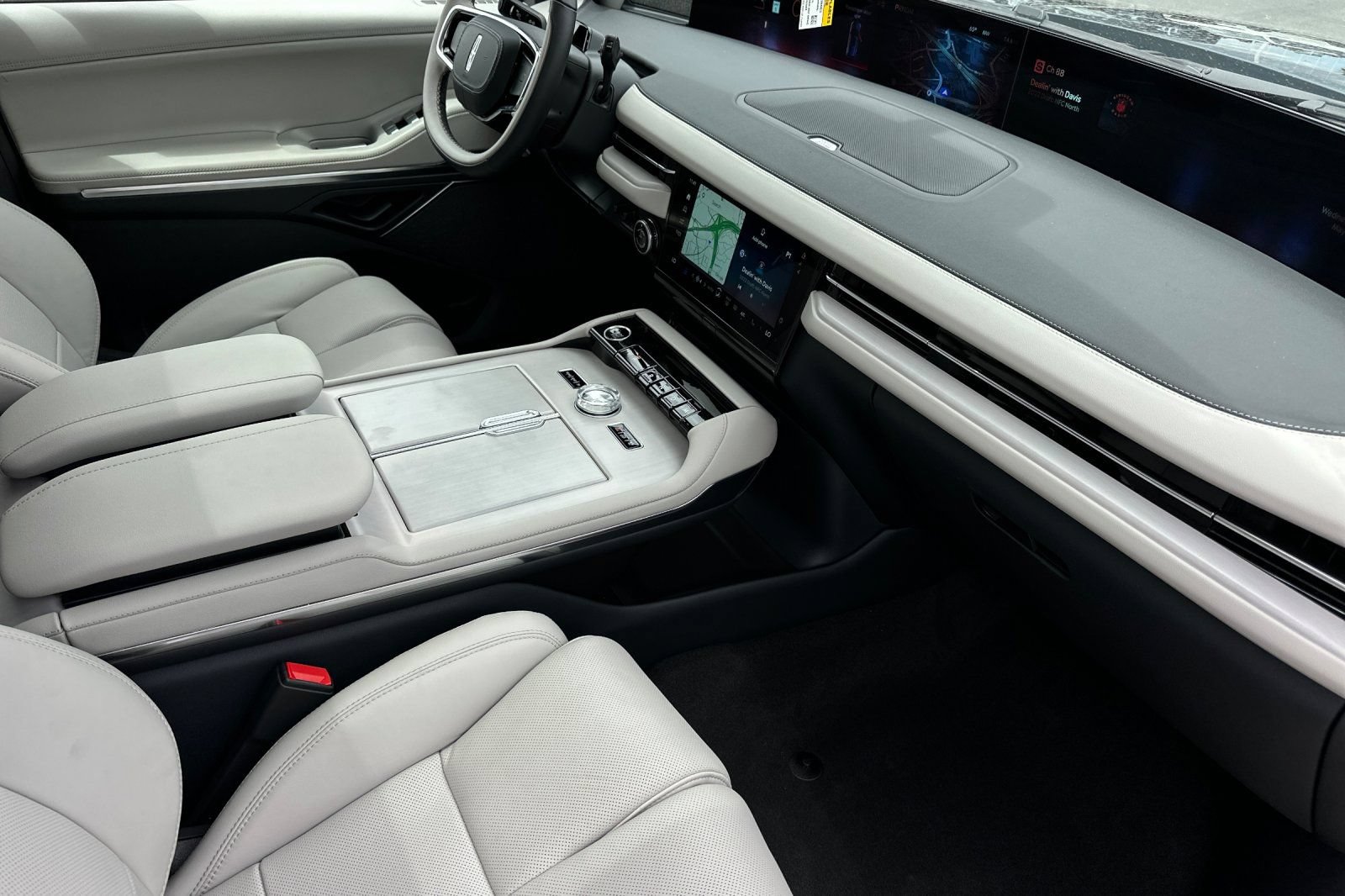 New 2026 Lincoln Navigator Reserve AWD/4WD image 16