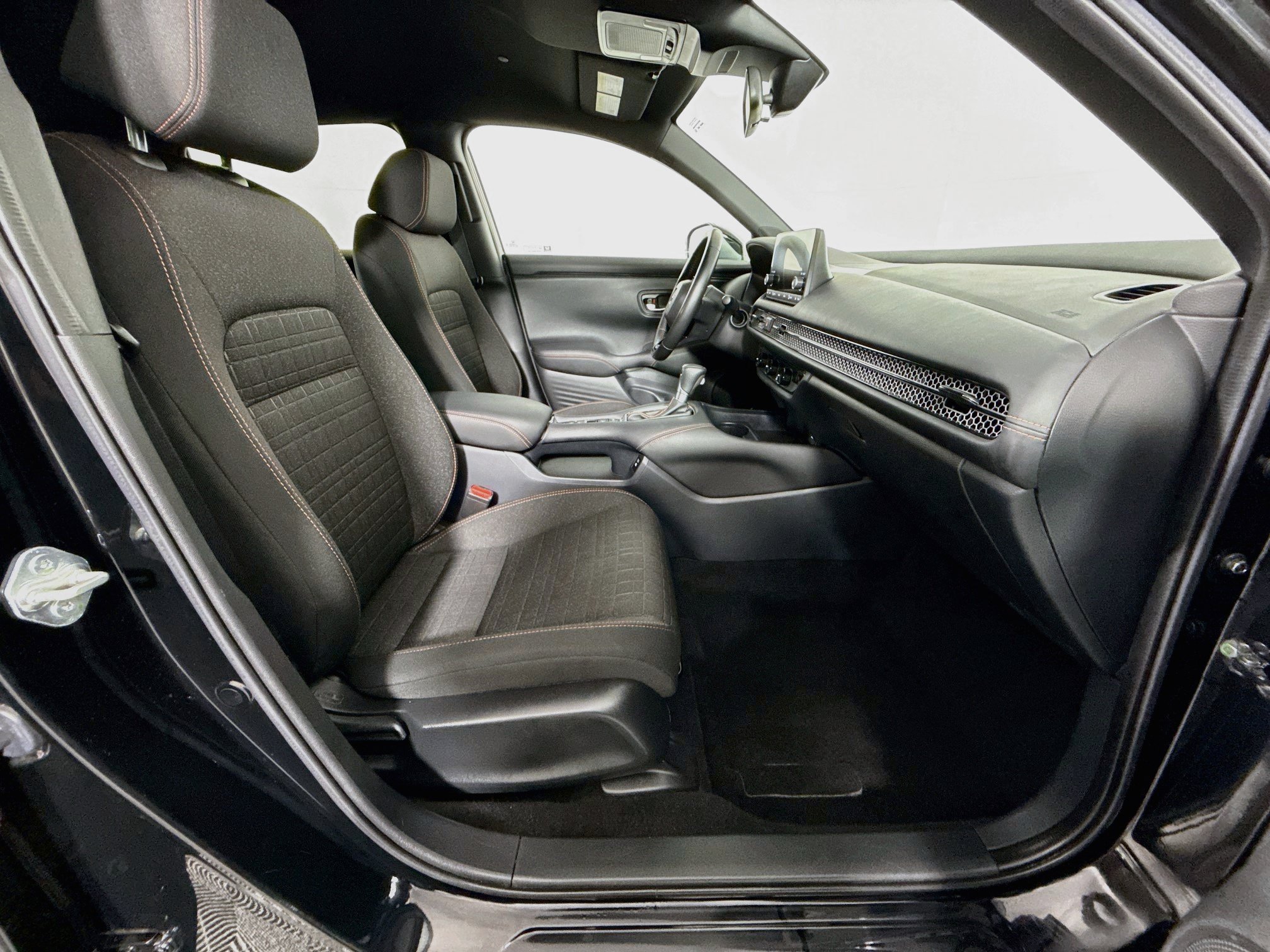 Used 2025 Honda HR-V Sport image 25