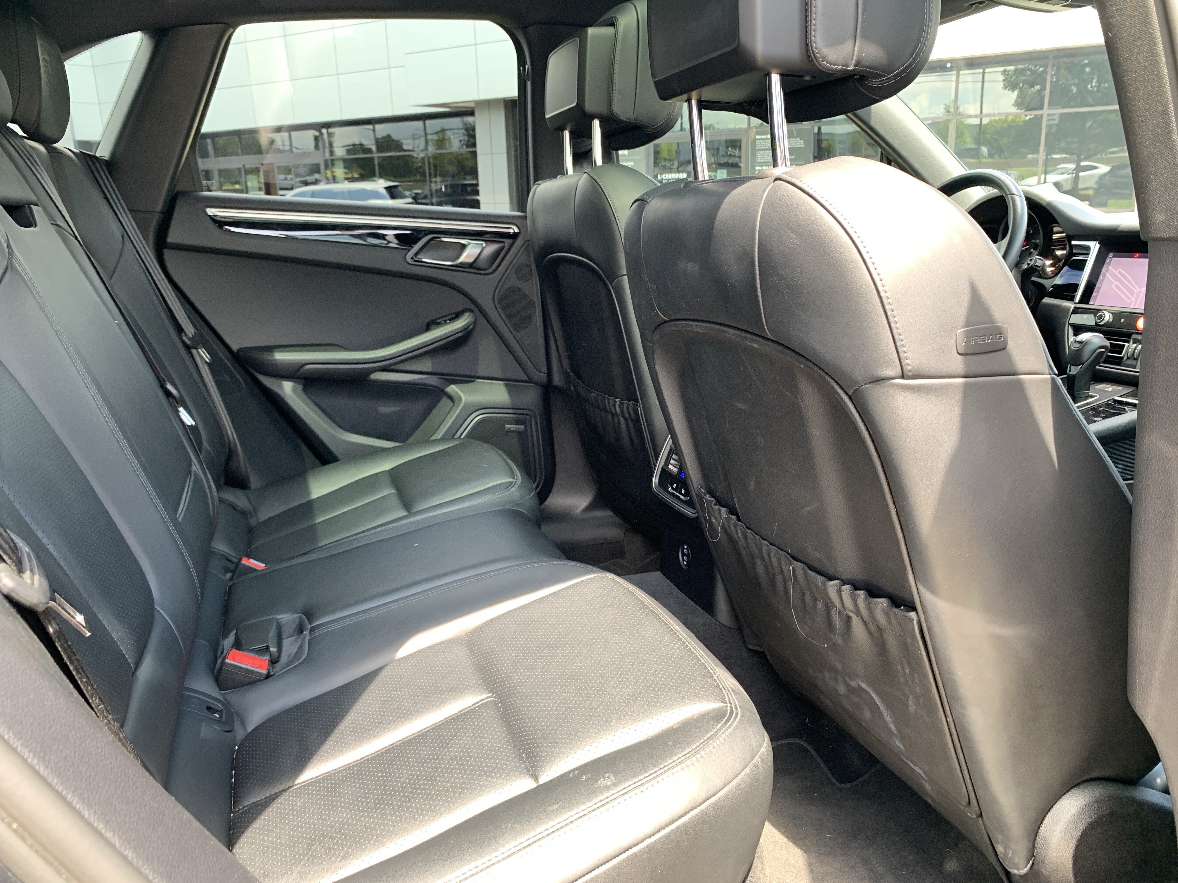 Used 2024 Porsche Macan AWD/4WD image 33