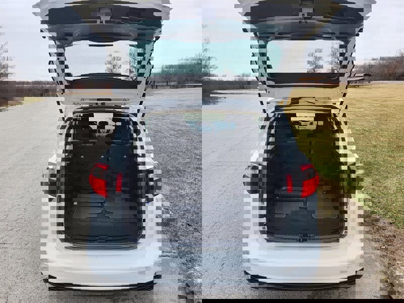 Used 2015 Ford C-MAX SE w/ Interior Protection Package image 10