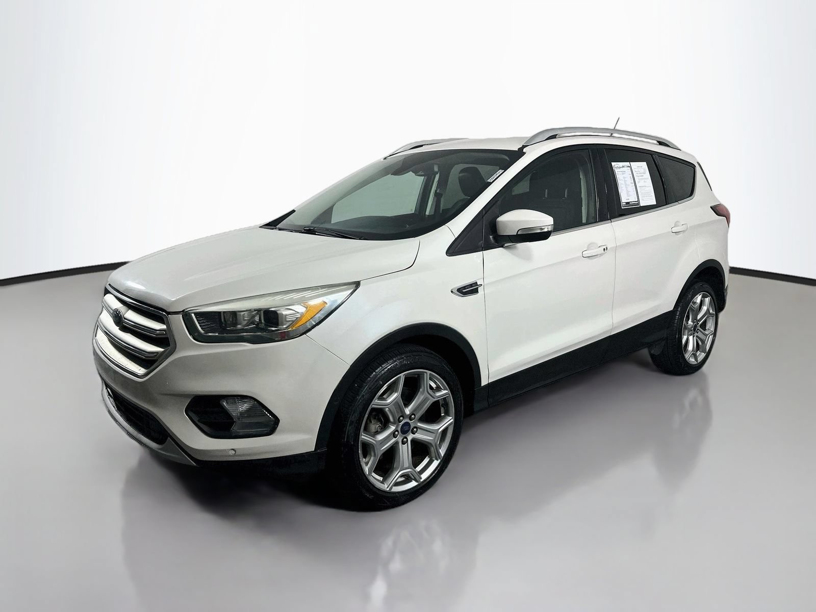 Used 2019 Ford Escape Titanium AWD/4WD image 3