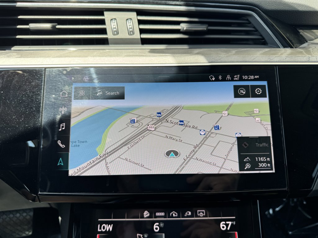 Used 2022 Audi e-tron Premium AWD/4WD image 25
