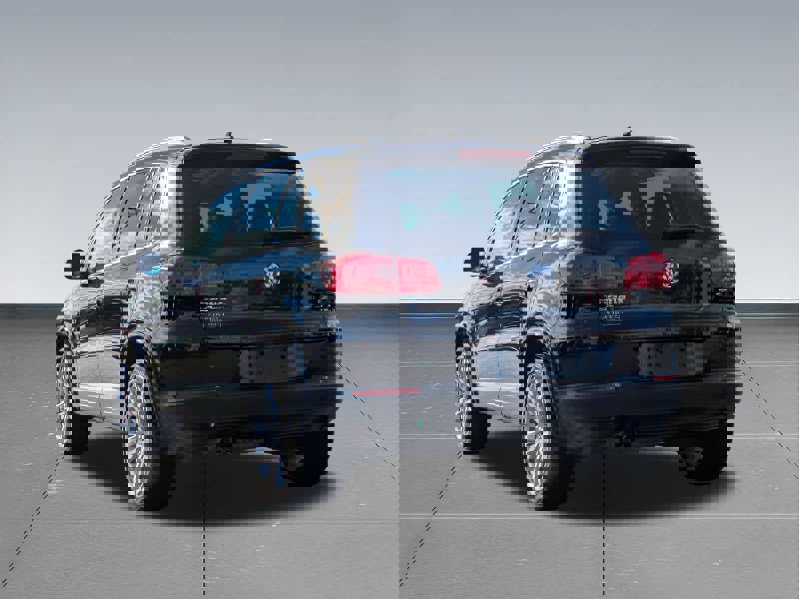 Used 2016 Volkswagen Tiguan SEL image 4