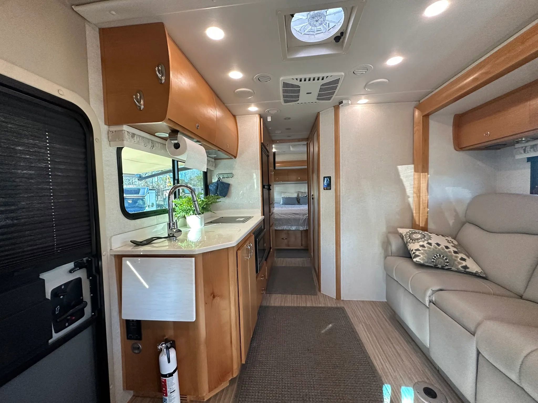 Used 2017 Mercedes-Benz Sprinter 3500 image 21