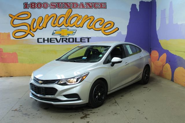 Used 2018 Chevrolet Cruze LT w/ LT Convenience Package FWD image 2