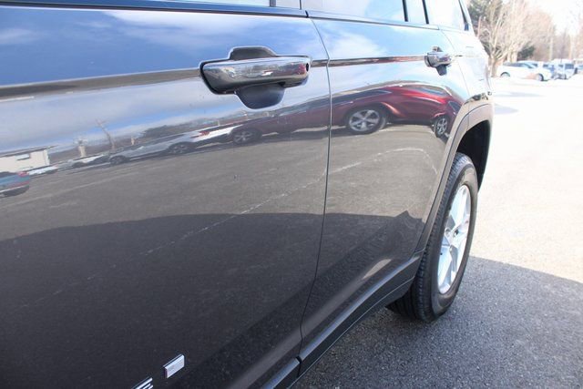 Used 2024 Jeep Grand Cherokee Laredo image 46