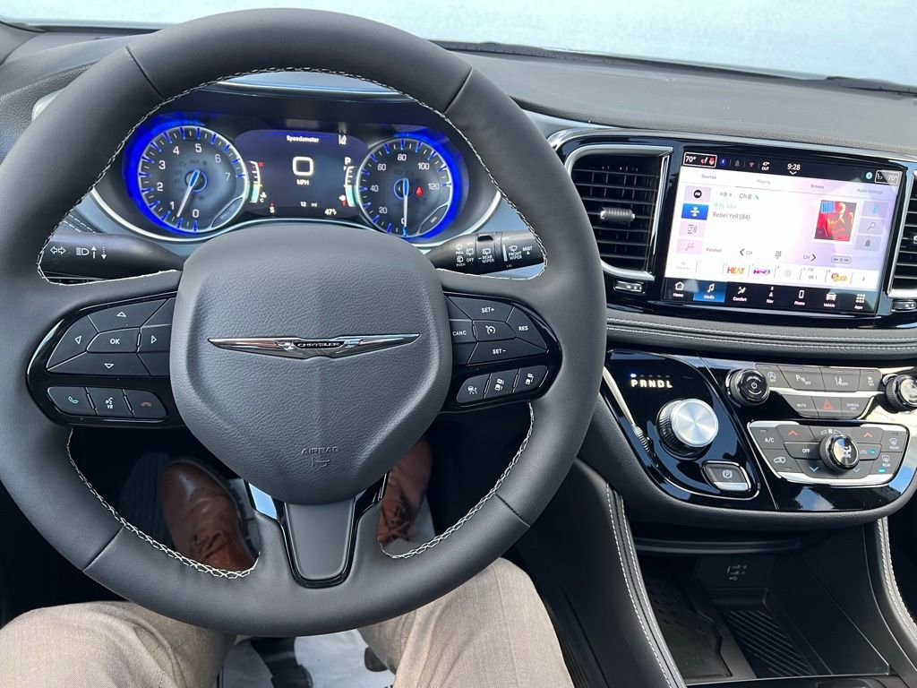 New 2026 Chrysler Pacifica Limited w/ S Appearance Package AWD/4WD image 28