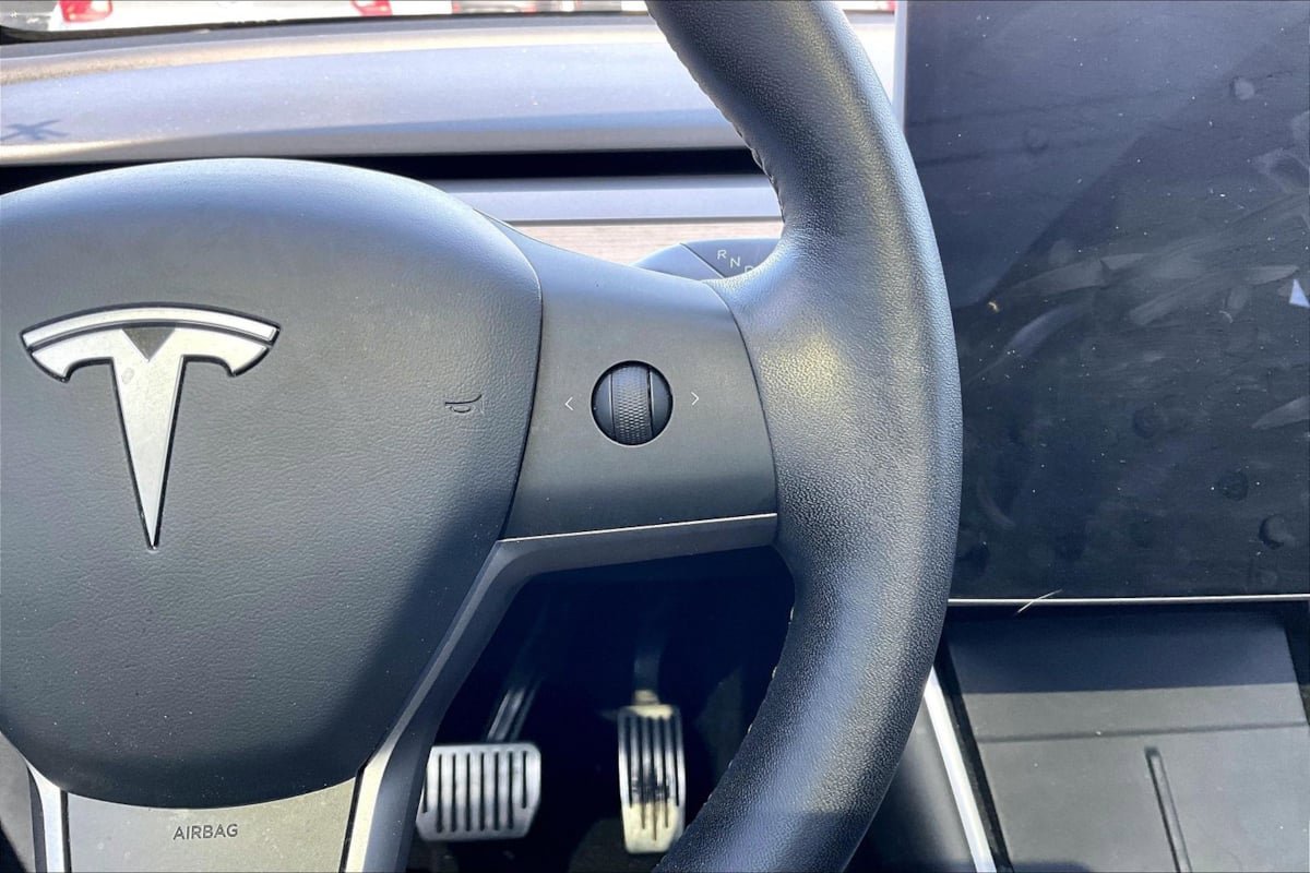 Used 2020 Tesla Model Y Long Range AWD/4WD image 18