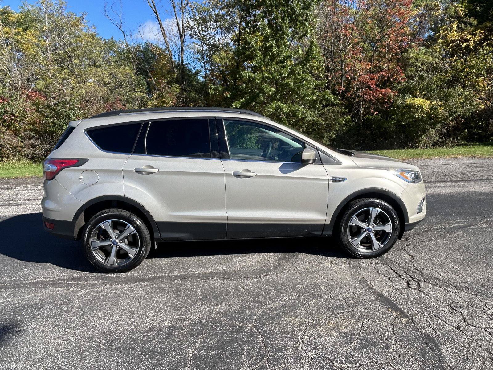 Used 2017 Ford Escape SE w/ Equipment Group 201A AWD/4WD image 6